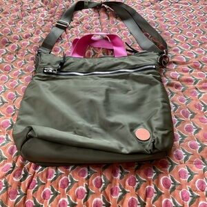 Shorty love Wonder large crossbody bag. GUC